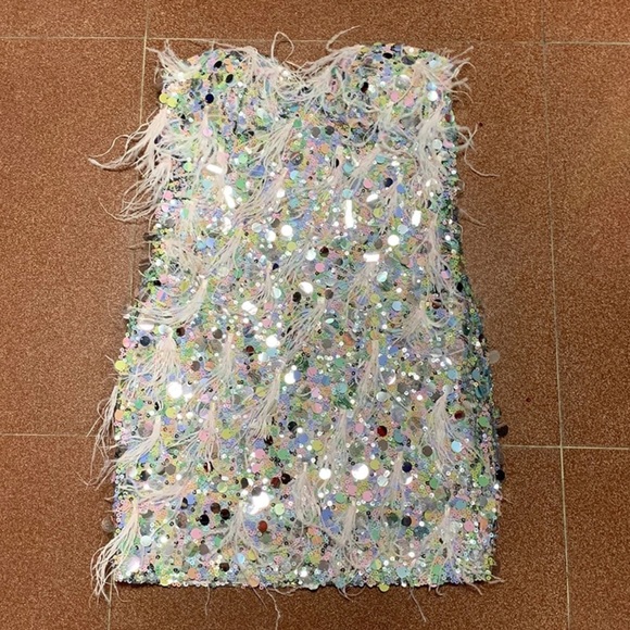 Dresses & Skirts - Feather and Sequin Combo Bodycon Dress Size Medium